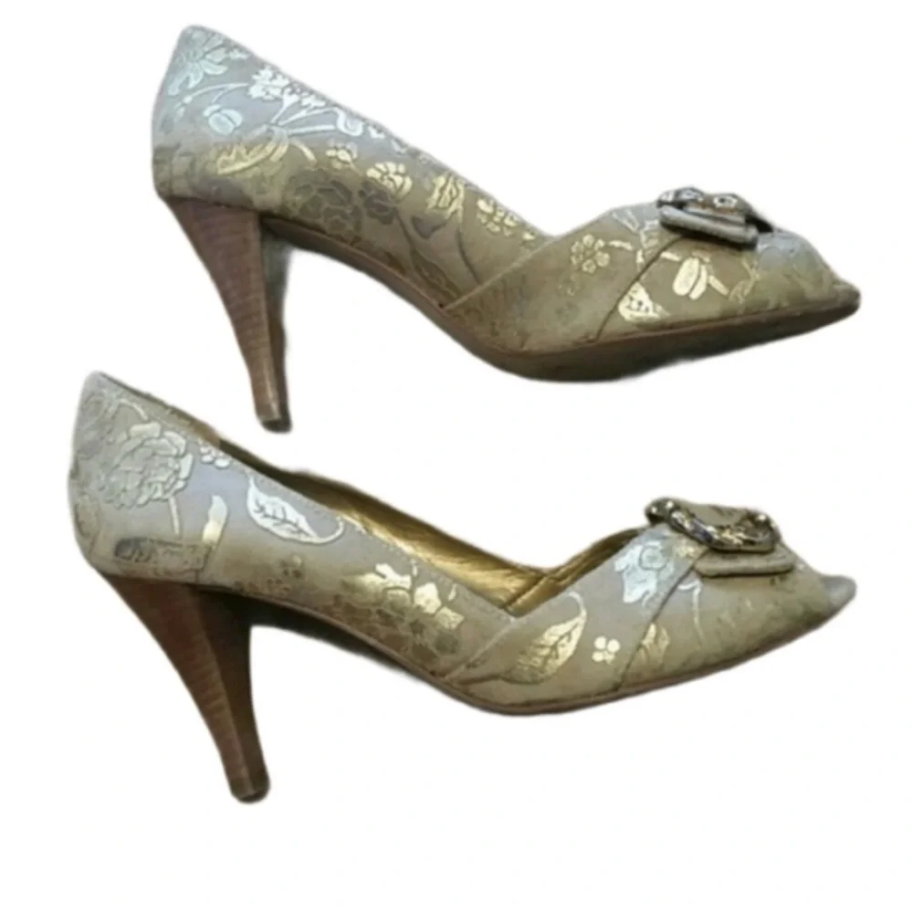 Arturo Chiang Nude Gold Embossed Open Toe Heels EUC sz 6